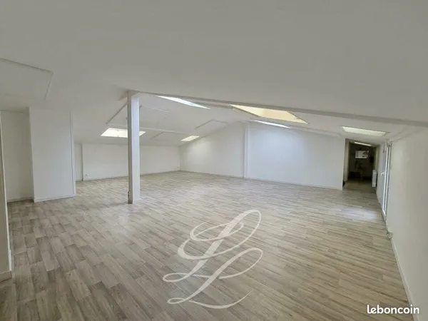 Bureaux 148 m² CHAMBRAY LES TOURS