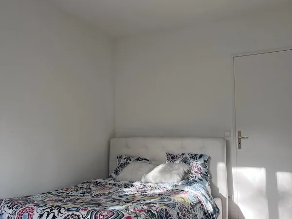 Loue Chambre chez l'habitant, dans résidence calme, sécurisée et arborée.
