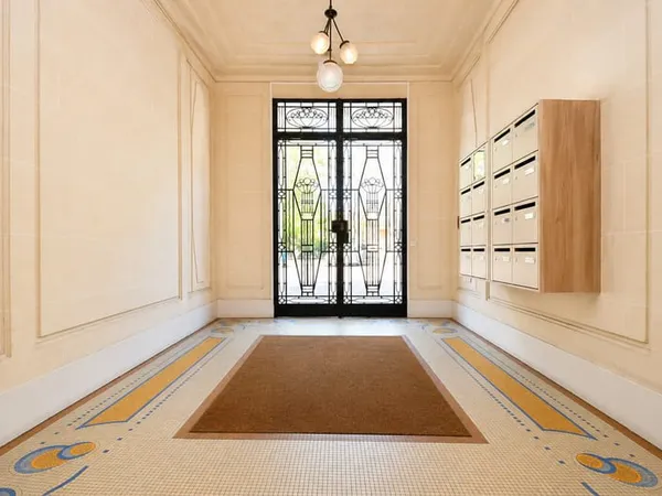LE VESINET CENTRE - 5 MN RER - APPARTEMENT 82 m² CLIMATISE - 2 CHAMBRES - CAVE