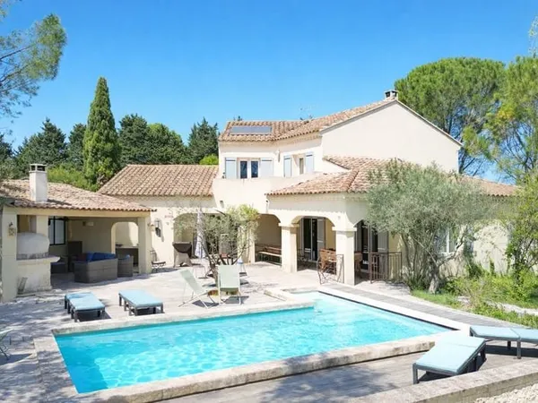 Maison Althen Des Paluds 6 pièces 245 m²