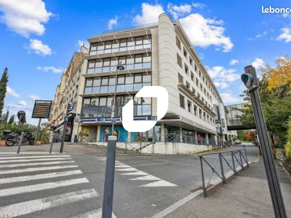 Bureaux 789 m²