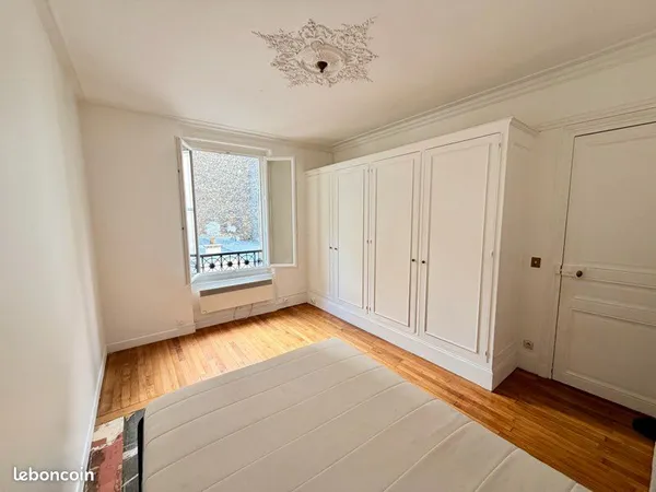 BATIGNOLLES / RUE LAMANDE - 30 m² SUR COUR, SANS VIS-À-VIS