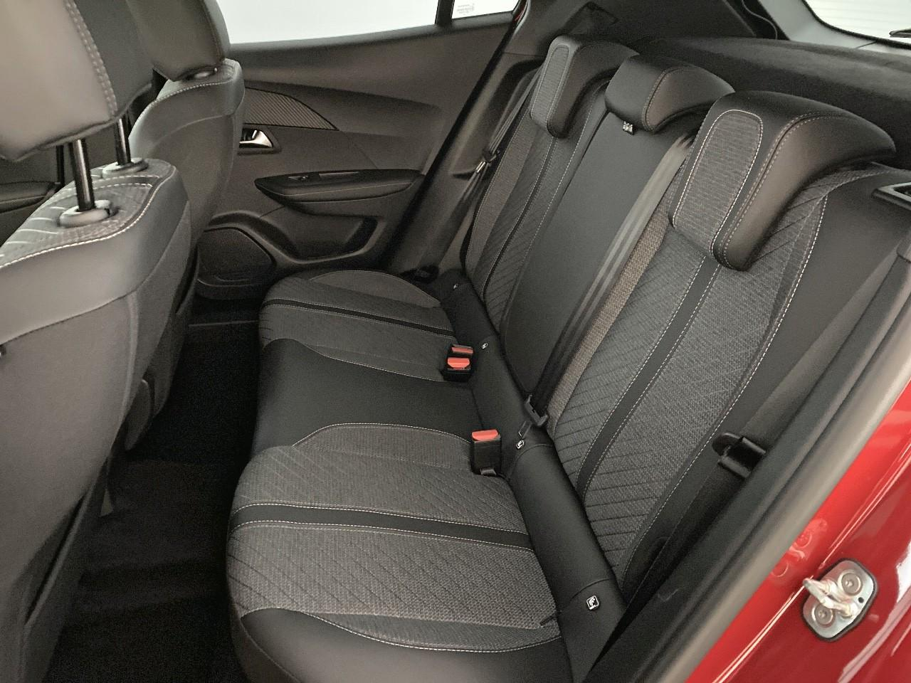 Peugeot 2008 hybrid 145 ch e-dcs6 allure — photo 10