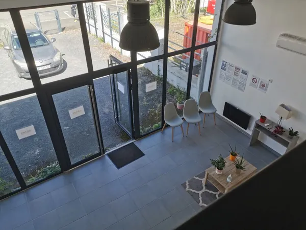A LOUER LOCAL COMMERCIAL ET/OU PROFESSIONNEL A LA FLECHE