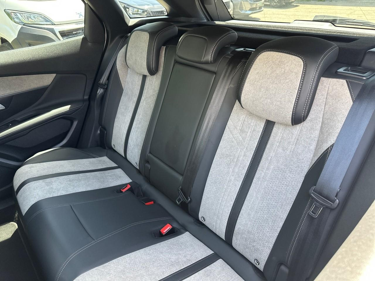 Peugeot 3008 hybrid 225ch gt e-eat8 — photo 10