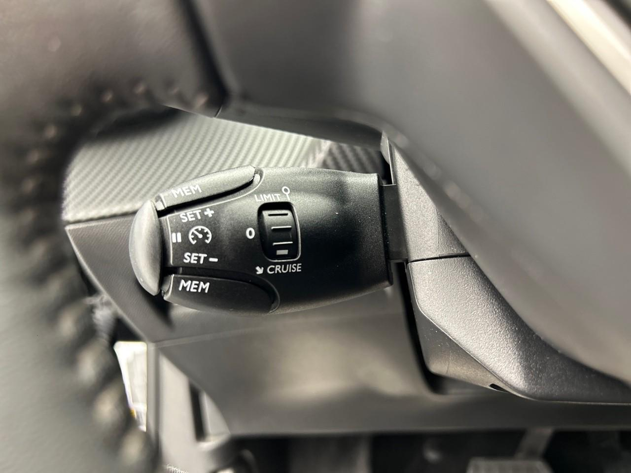 Peugeot 2008 puretech 130 s&s eat8 style — photo 20