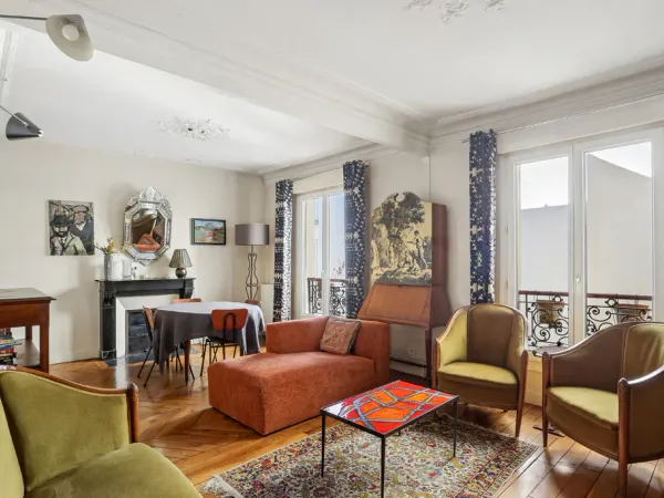 Paris 10e - Élégant 2 pièces traversant de 46 m² au calme absolu, au coeur d'un îlot arboré