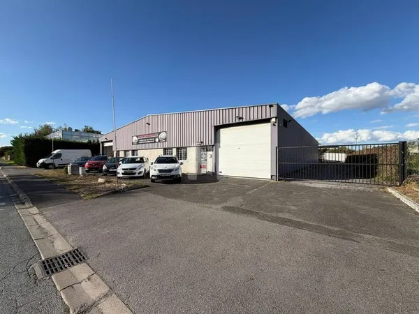 Local d'activité 869 m²