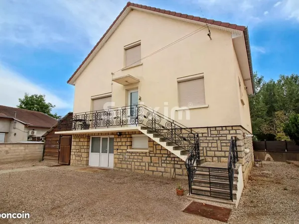 Maison 8 pièces 254 m²