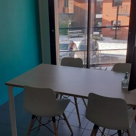 Bureau meublé tout inclus (9m²) — plus qu'à poser vos affaires