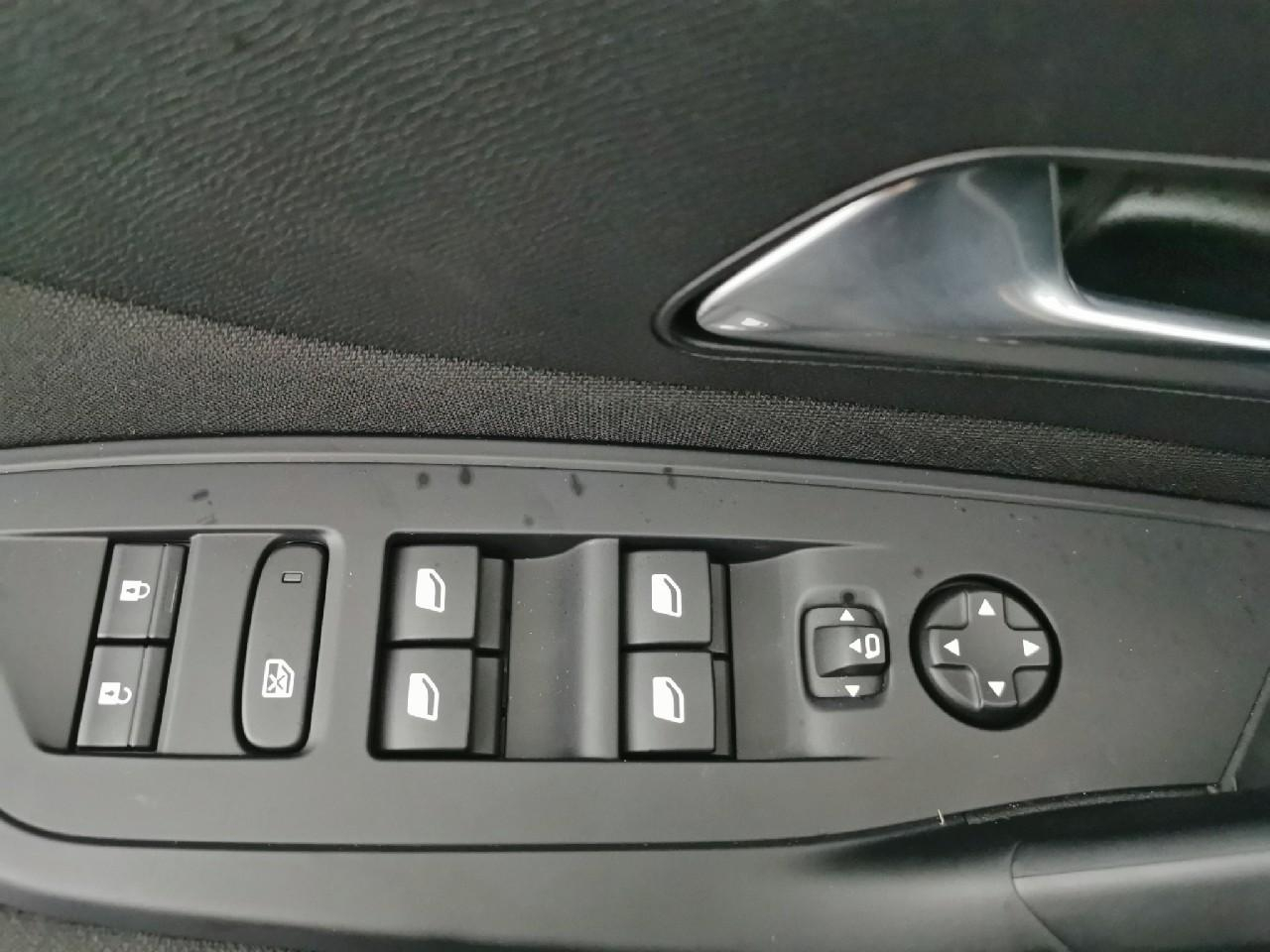 Peugeot 308 hybrid 145 e-dcs6 style — photo 17