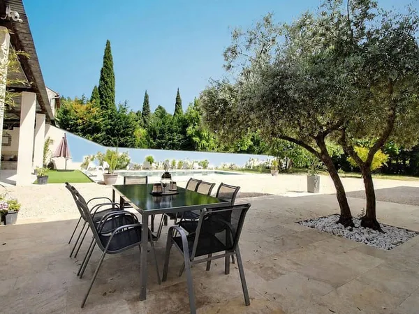Maison 8 pièces 241 m²