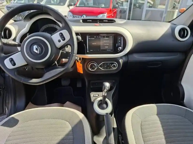 Renault Twingo iii e-tech — photo 11