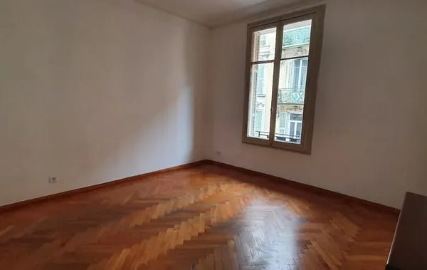 LOCATION 3 PIECES CENTRE VILLE