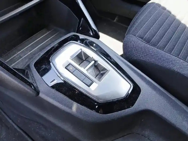 Peugeot 2008 puretech 130 s&amp;s eat8 — photo 14