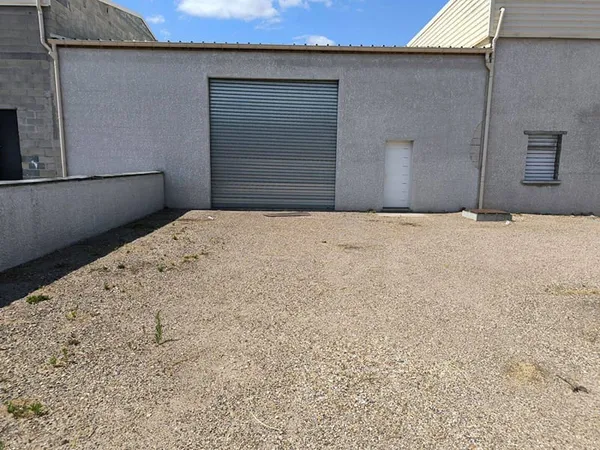Local d'activité 204 m²