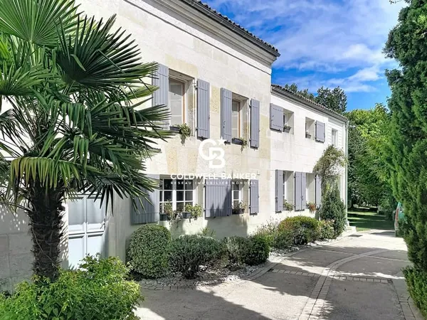 Maison charentaise de caractère à 15 minutes de Saintes (13 km)