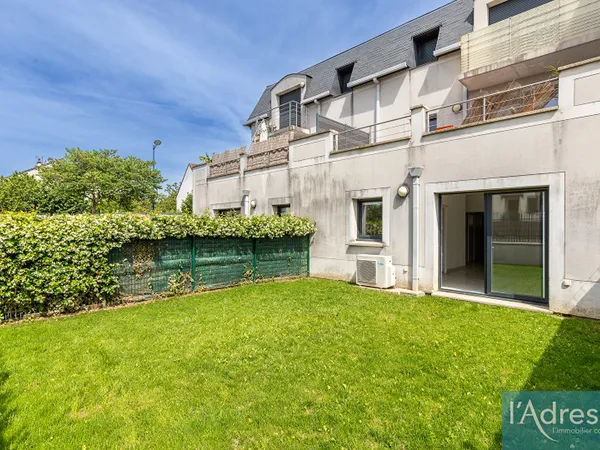 Appartement de 61m2 avec jardin privatif de 115m², Résidence de 2013, Orsay