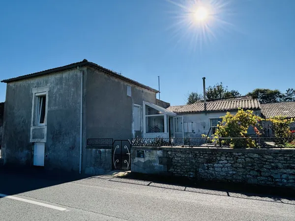 Maison ancienne à rénover avec dépendances