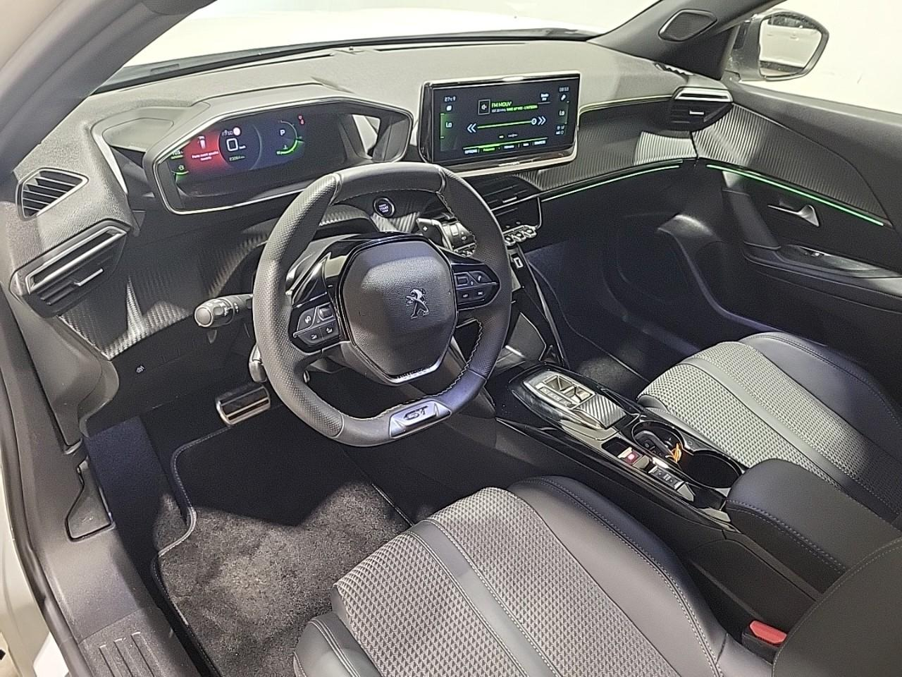 Peugeot 2008 puretech 130 s&s eat8 gt — photo 9