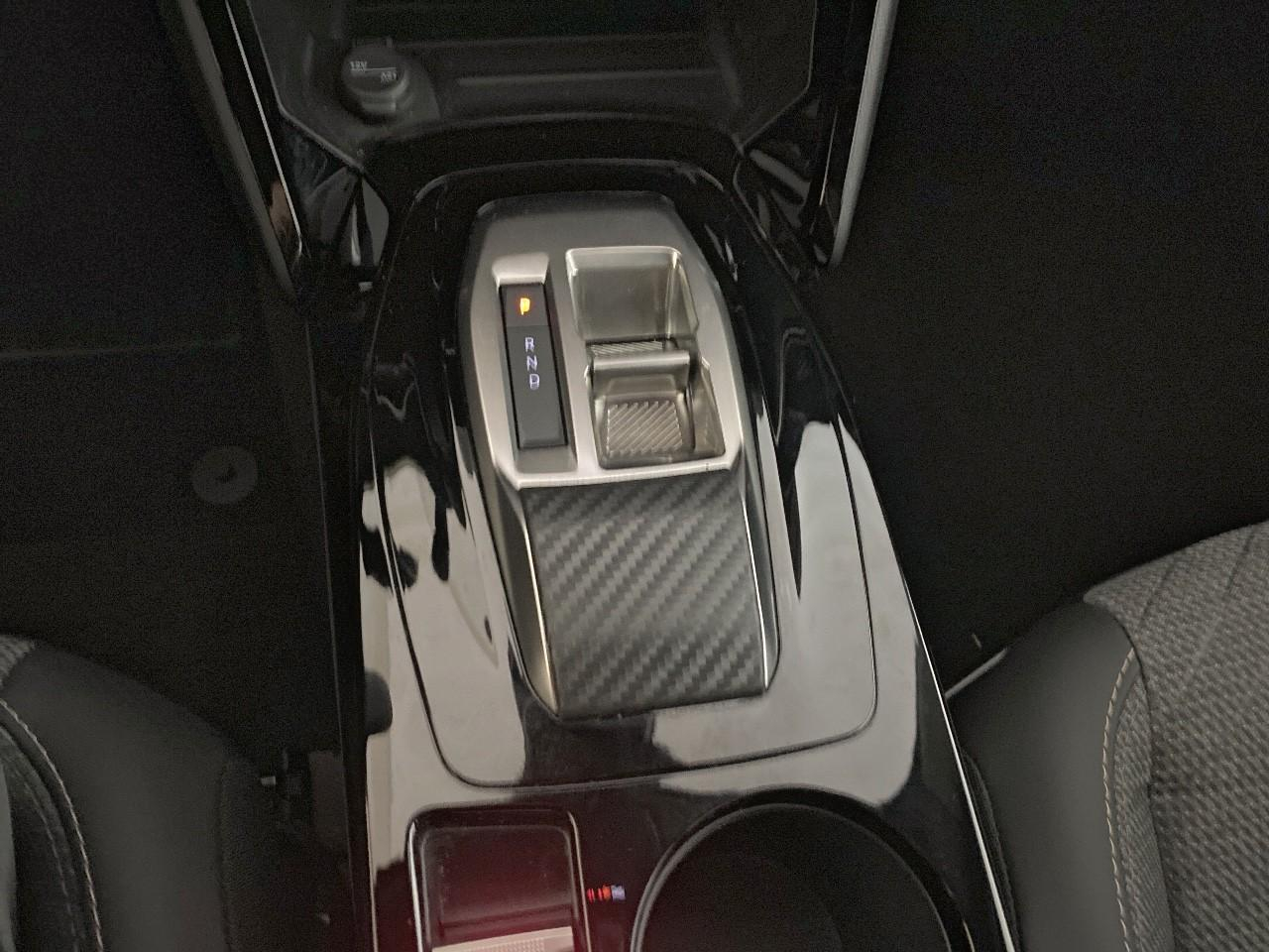 Peugeot 2008 hybrid 145 ch e-dcs6 allure — photo 17