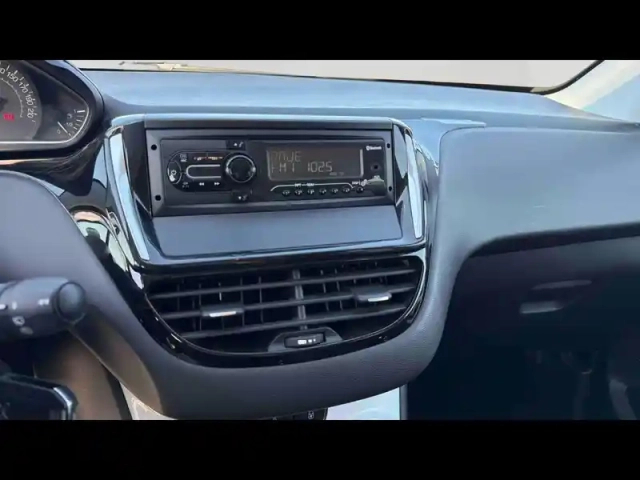 Peugeot 208 1.2 puretech 68ch e6.c like 5p — photo 14