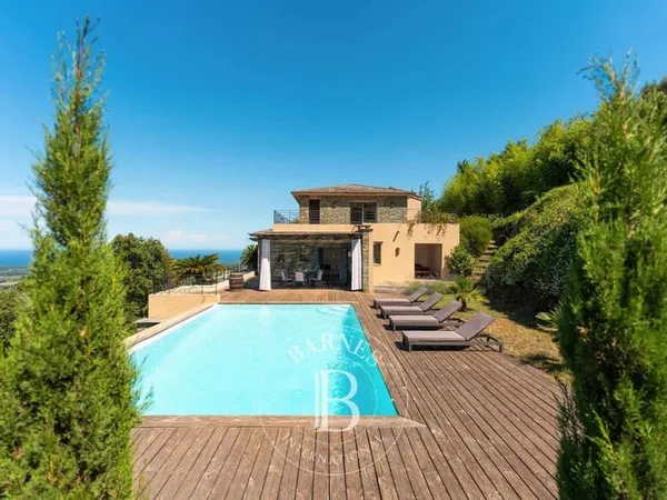 Maison de plain-pied 8 pièces 223 m²