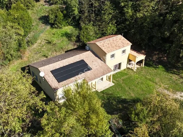 Ardèche : Maison familiale de 175 m², 6 chambres & terrain piscinable
