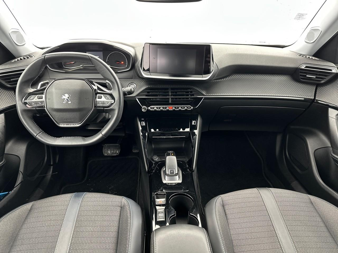 Peugeot 2008 puretech 130 s&s eat8 allure — photo 11