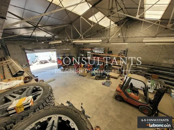 LOCAL D'ACTIVITE 350 m² DOMARIN