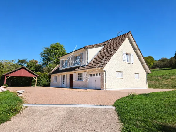 CHASSENEUIL - Maison traditionnelle familiale avec piscine, grand terrain et potentiel d'aménagement