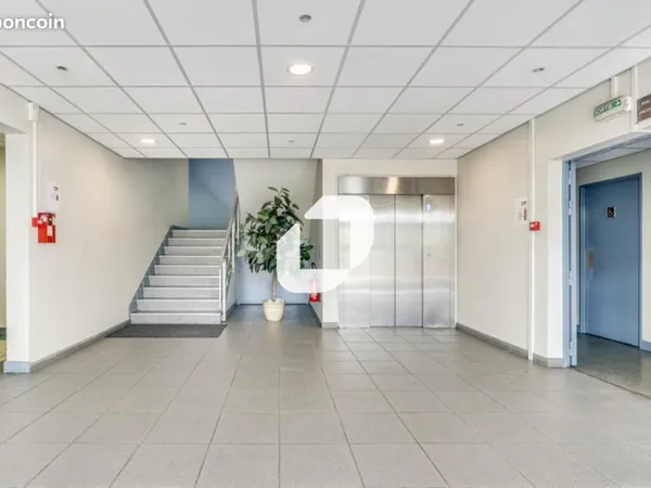 Bureau 147 m²