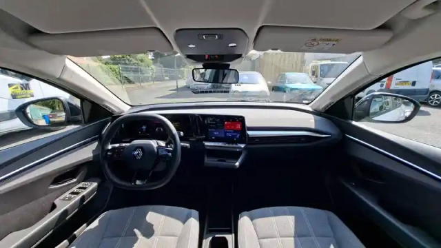 Renault Megane e-tech ev60 220 ch optimum charge — photo 9