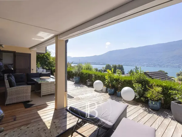 BARNES Aix-les-Bains - TRESSERVE - APPARTEMENT 3 CHAMBRES - MAGNIFIQUE VUE LAC - PISCINE - GARAGES