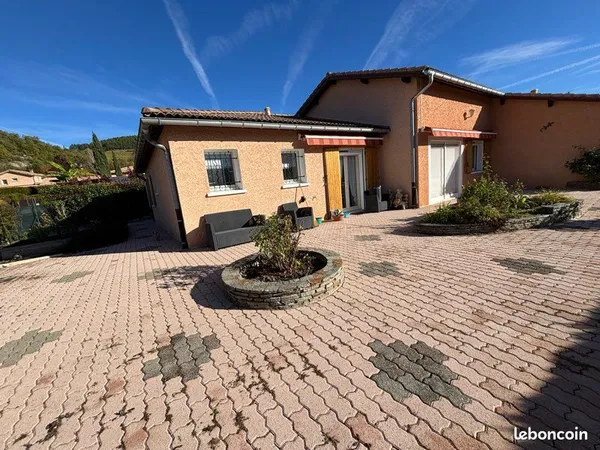 Loue maison mitoyenne meublée ou non