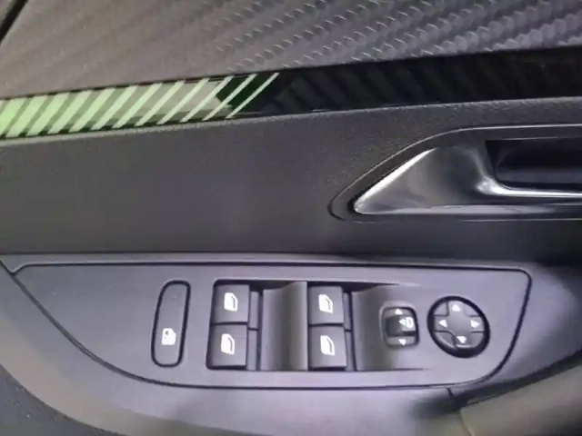 Peugeot 2008 puretech 100 s&amp;s bvm6 — photo 32