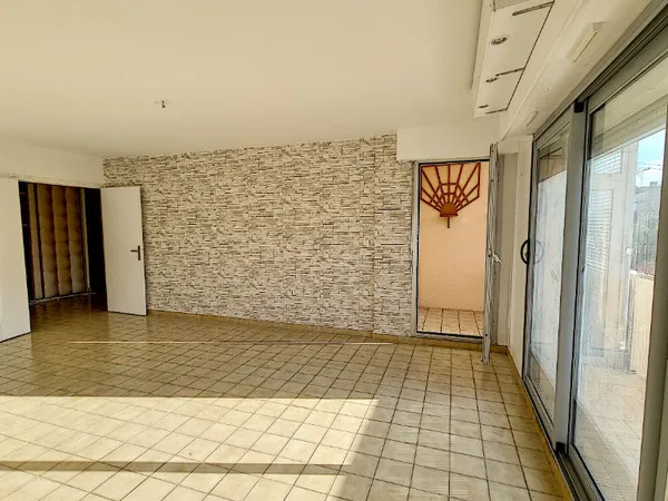 PERPIGNAN SUD Appartement 5 pièces climatisé 93m3 à louer avec garage et cave