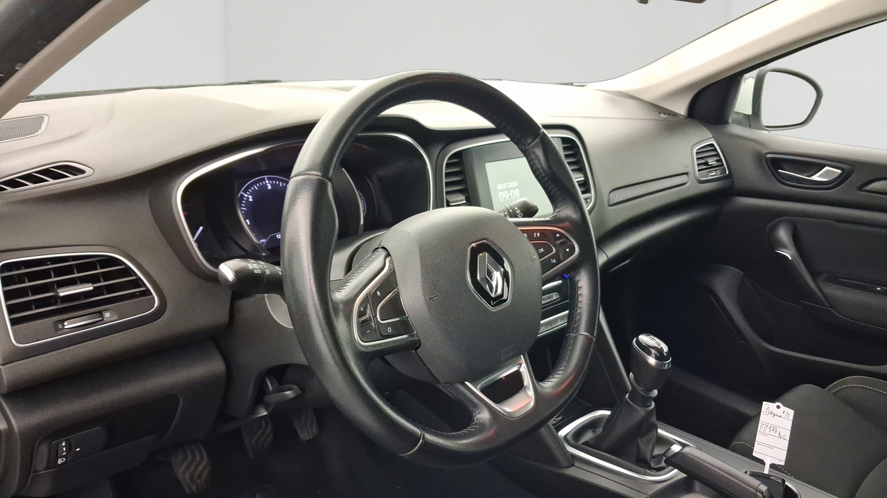 Renault Mégane IV Berline Blue dCi 115 — photo 10