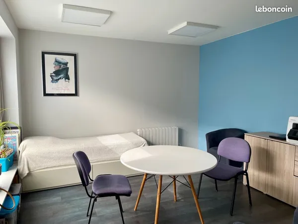 A LOUER local à usage professionnel centre-ville Condé-sur-Vire, 1 pièce, 16 m2