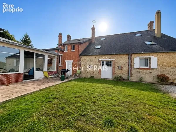 COURTOMER - Maison familiale clé en main avec jardin clos au coeur du bourg !