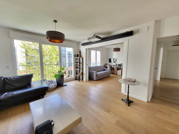 appartement de 5 pièces de 100m² avec balcon, cave et 2 parkings