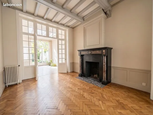 Maison 8 pièces 233 m²