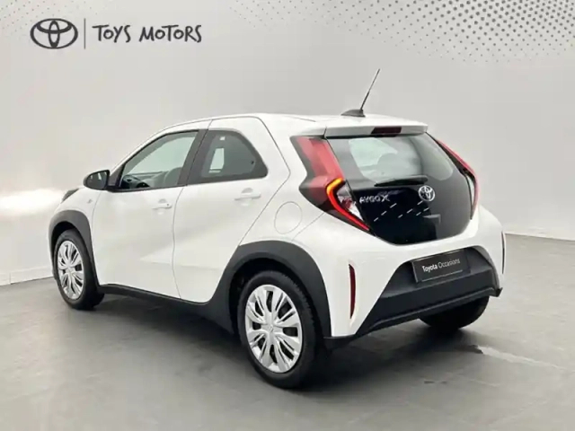 Toyota Aygo 1.0 s-cvt 72 dynamic — photo 3