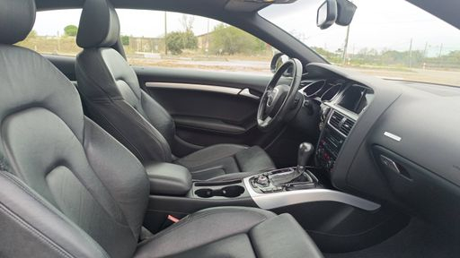 Audi A5 Coupe 3.2 FSI V6 265 Quattro Tiptronic 6 - Ambition Luxe – 2009 – 177699 km – Essence – Boîte Automatique — photo 31