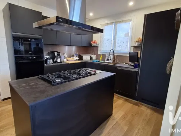 Maison 6 pièces 240 m²