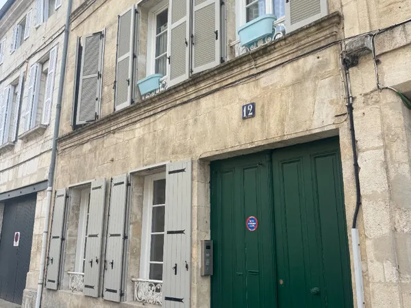 Centre-Ville à 20m des Thermes - Studio 18m² en bon état