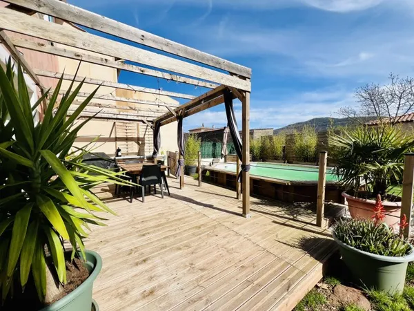 Vente villa T4 de 90m2 avec piscine sur un terrain de 206m2