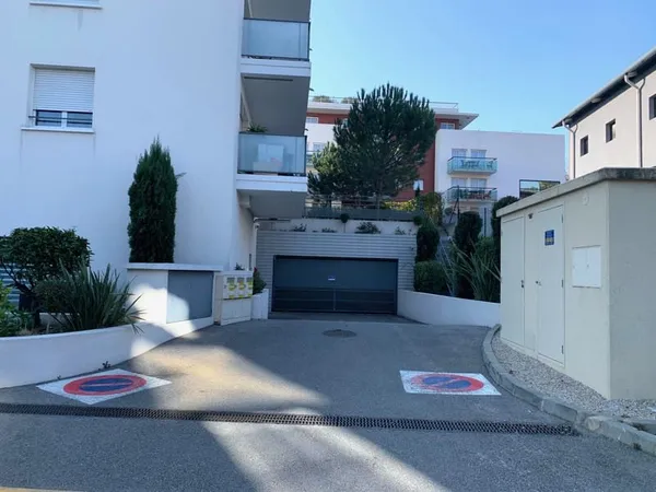 ANTIBES / LOCATION DOUBLE PLACE