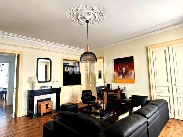 PAU Superbe appartement T4 entièrement rénové avec terras