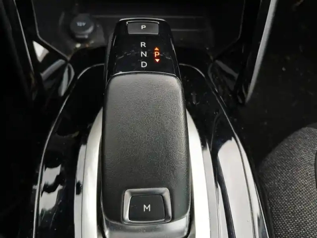 Peugeot 208 puretech 100 s&amp;s eat8 — photo 13
